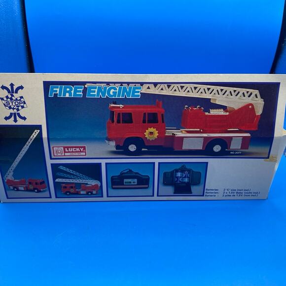 LUCKY TOYS - HONG KONG - VINTAGE PLASTIC -BATTERY OPERATED FIRE TRUCK NO.2077 - Picture 12 of 12